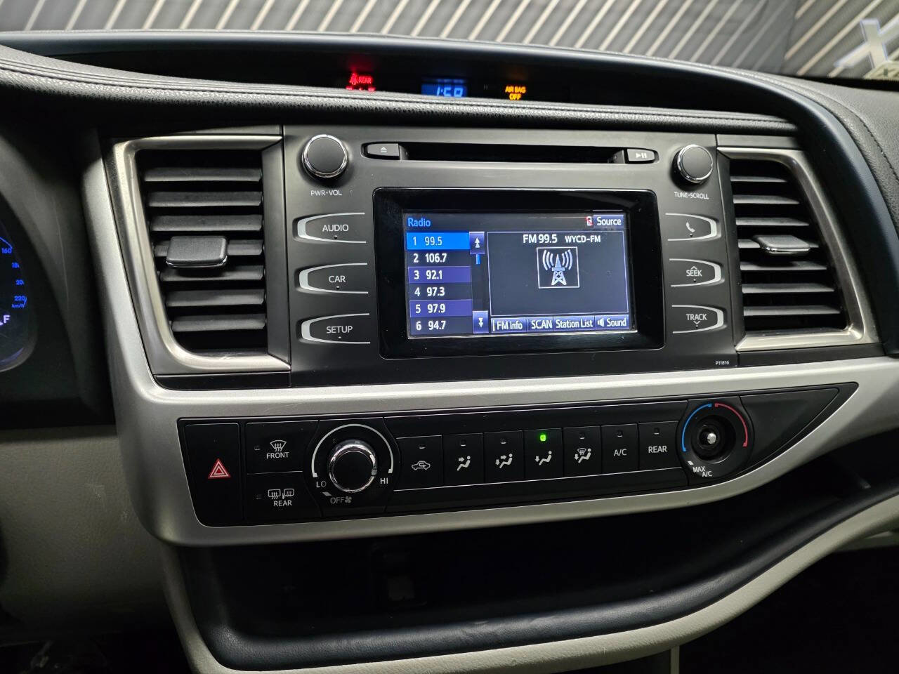 Used 2019 Toyota Highlander LE image 22