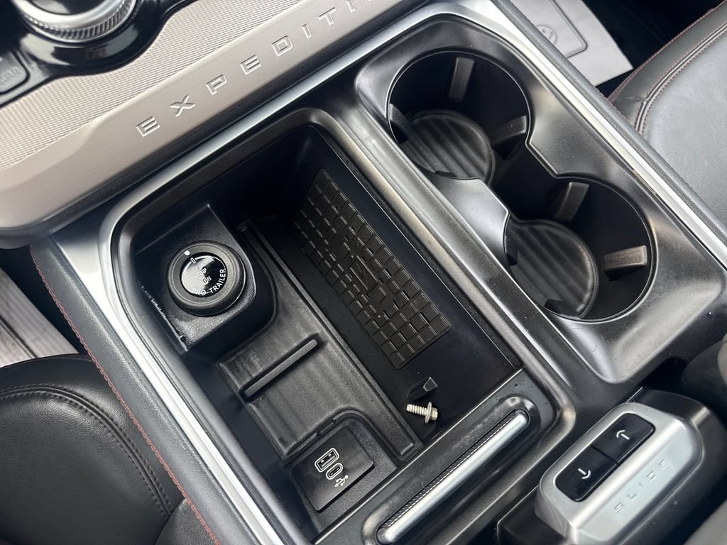 Used 2025 Ford Expedition Active AWD/4WD image 41