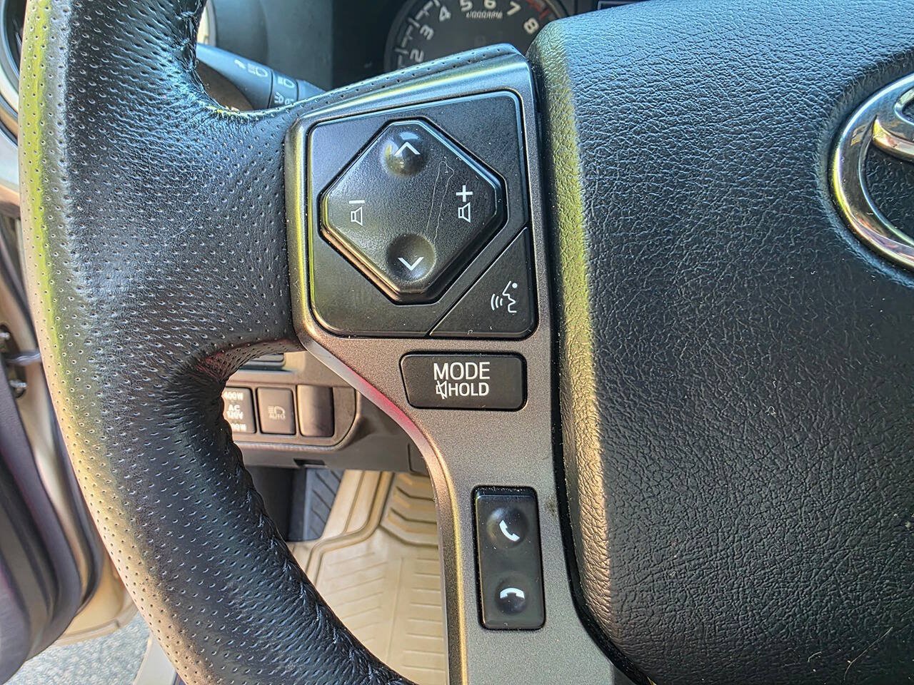 Used 2019 Toyota Tacoma TRD Off-Road w/ Technology Package AWD/4WD image 18