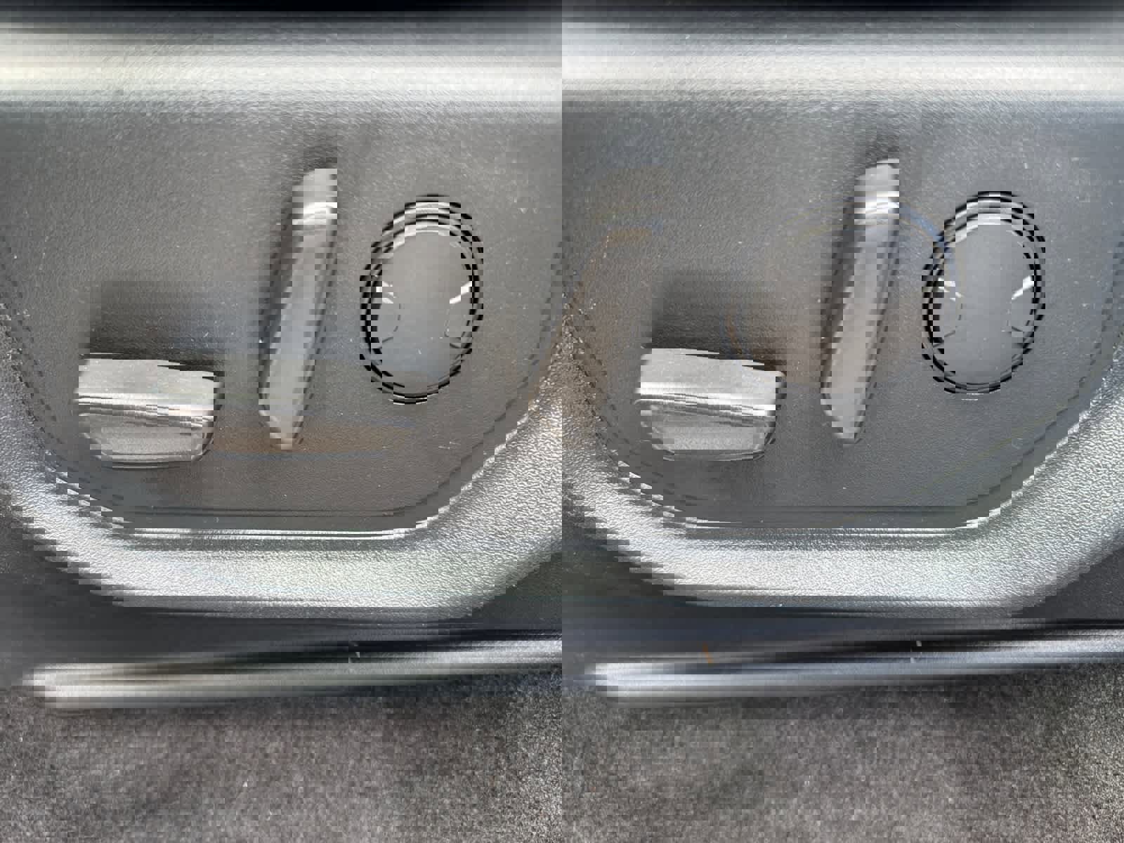 Used 2020 Ford F150 Lariat w/ Equipment Group 502A Luxury image 13