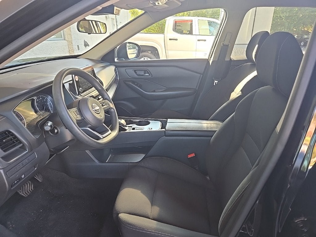 Used 2024 Nissan Rogue S FWD image 9