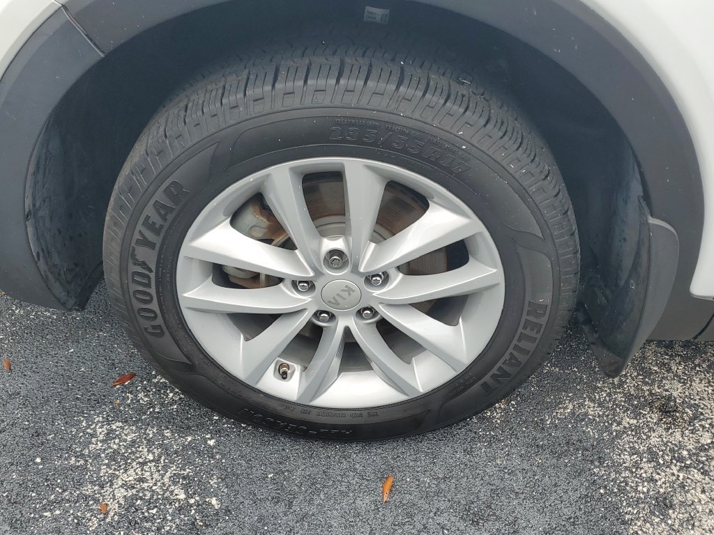 Used 2017 Kia Sorento FWD image 9