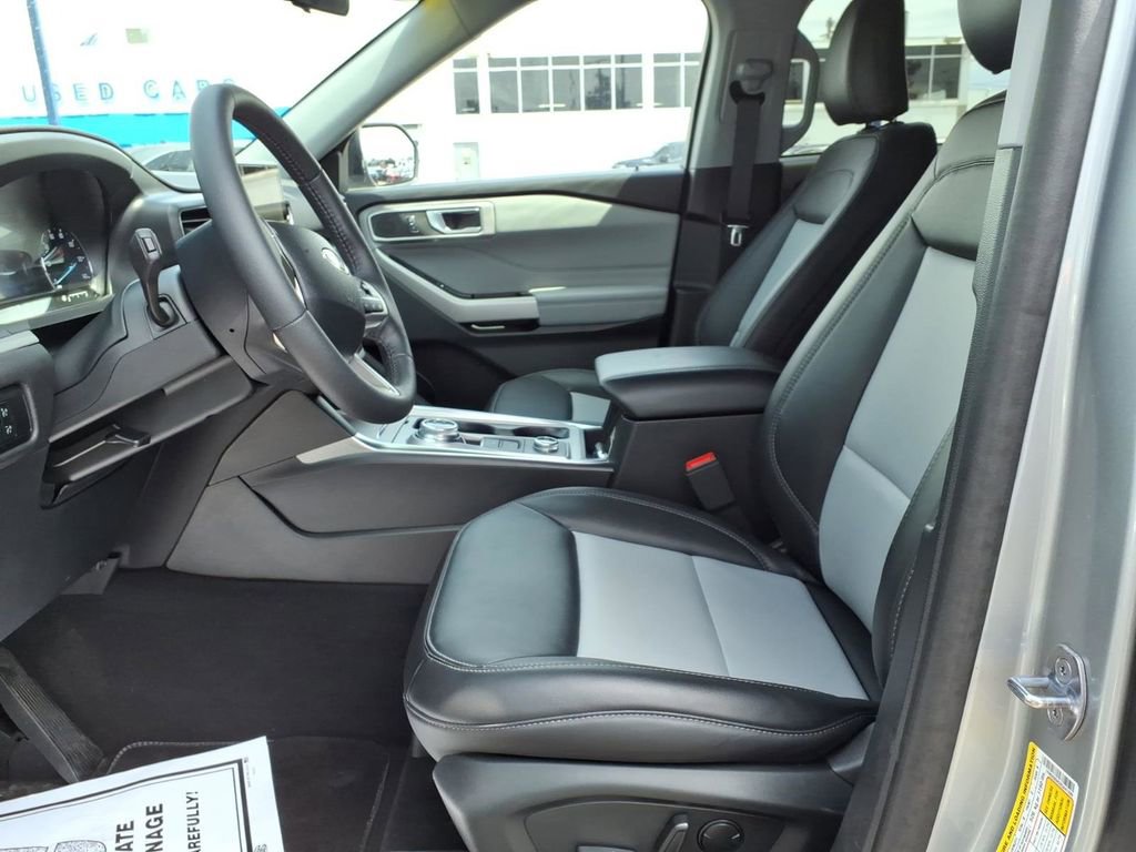 Used 2024 Ford Explorer XLT w/ Equipment Group 202A AWD/4WD image 16