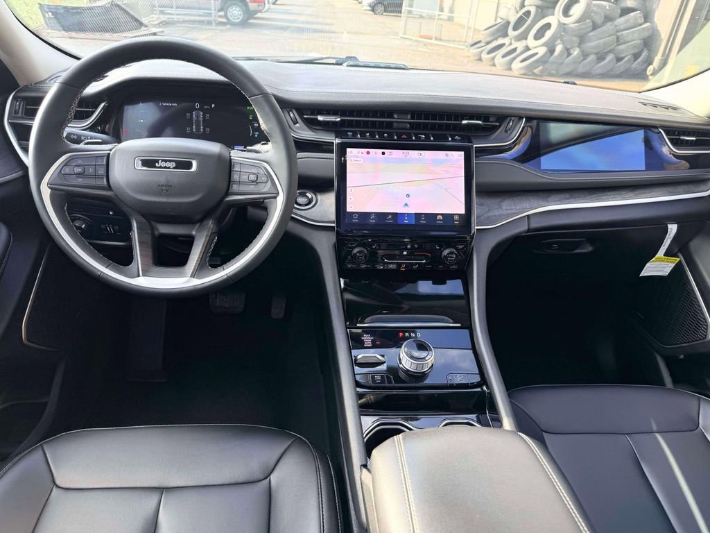 Used 2023 Jeep Grand Cherokee 4WD 4xe image 3