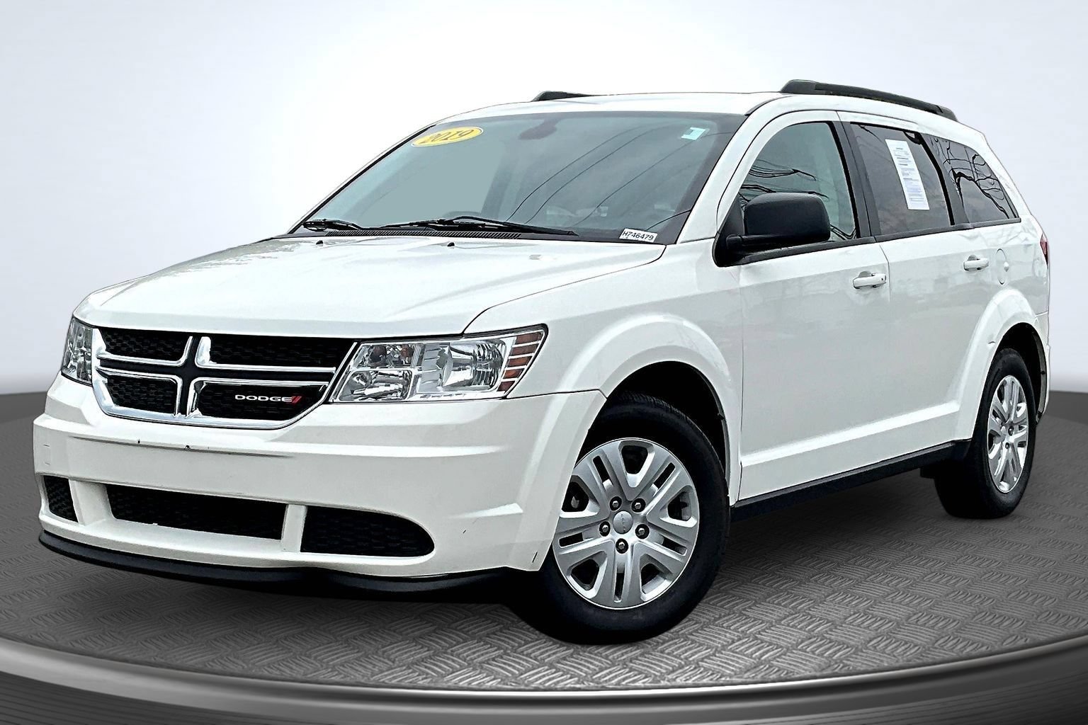 Used 2019 Dodge Journey SE FWD image 1
