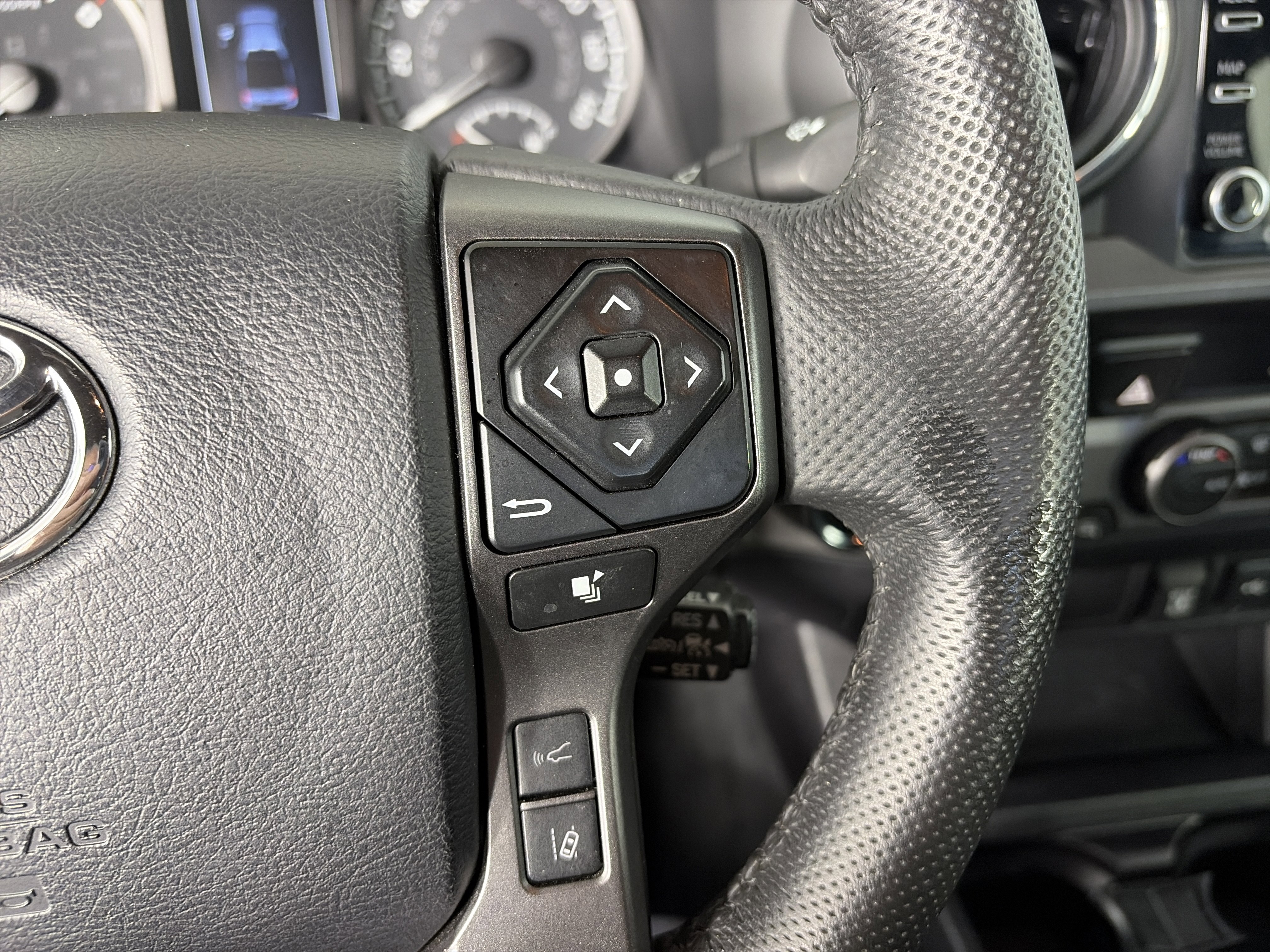 Used 2023 Toyota Tacoma TRD Off-Road image 28