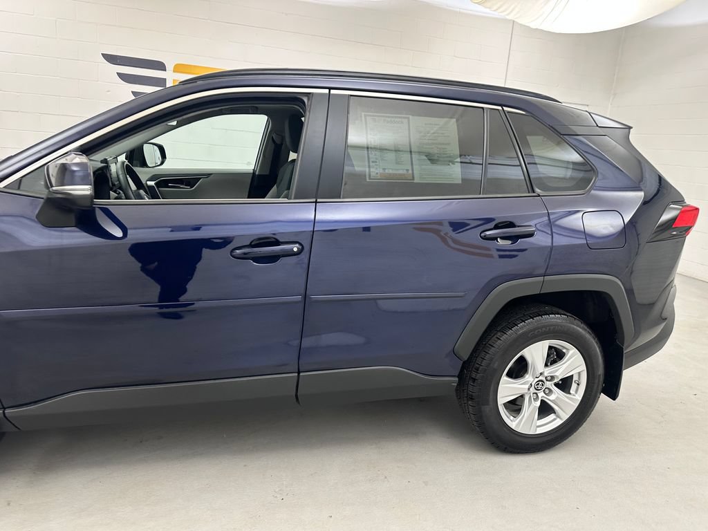 Used 2019 Toyota RAV4 XLE AWD/4WD image 5