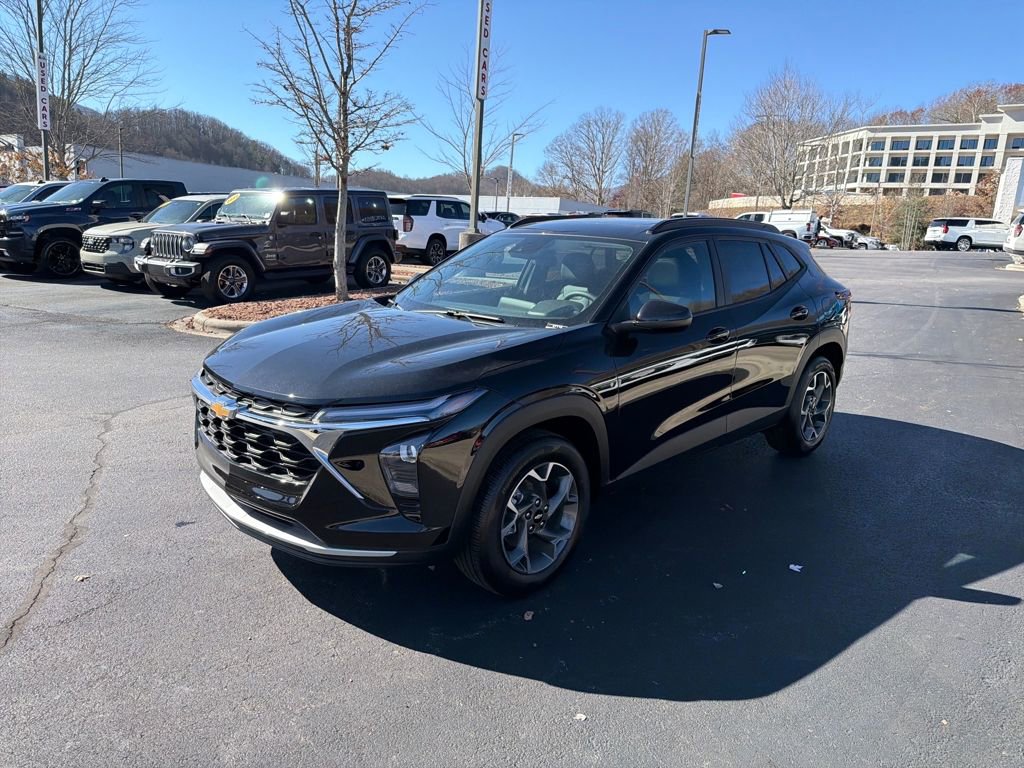 New 2025 Chevrolet Trax LT w/ Sunroof Package image 7