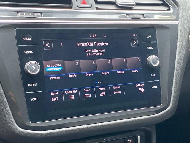 Used 2018 Volkswagen Tiguan SE w/ Panoramic Sunroof Package image 23