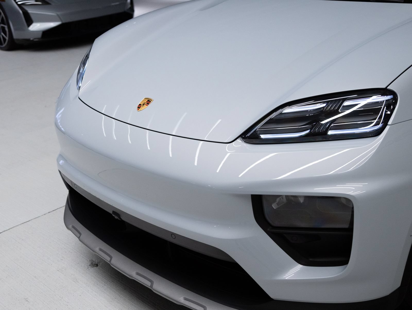 Certified 2026 Porsche Macan 4 Electric AWD/4WD image 31