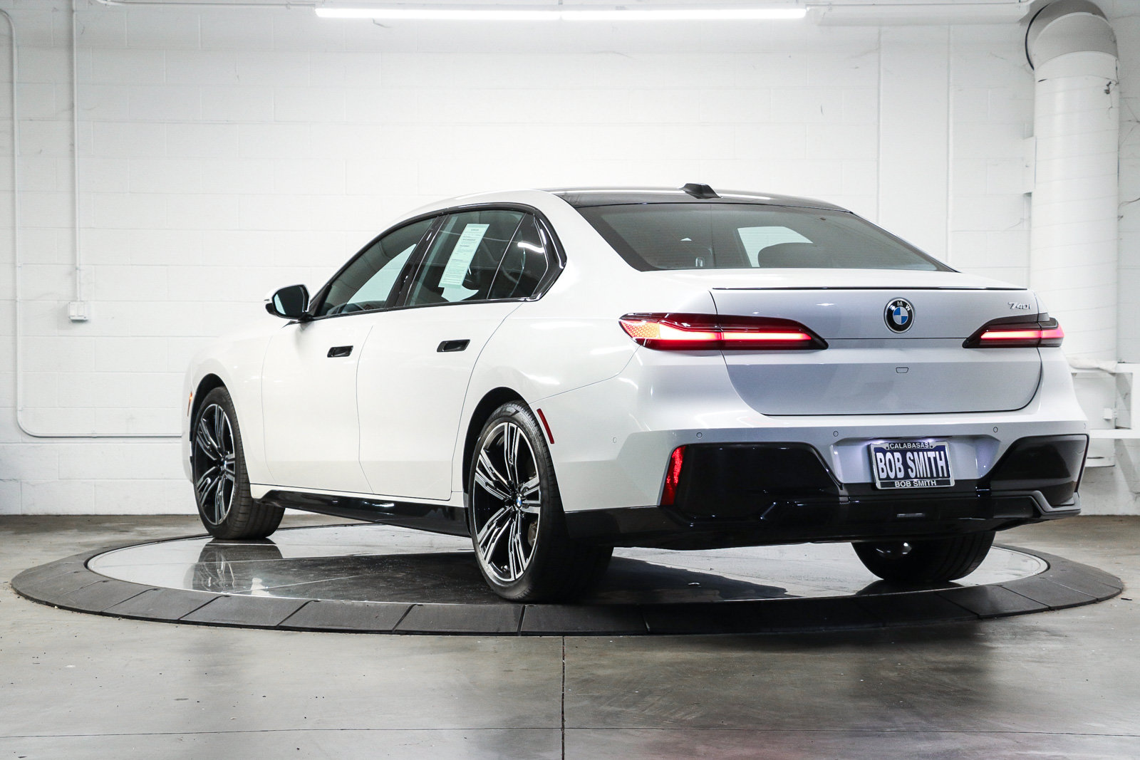 Certified 2023 BMW 740i RWD image 4