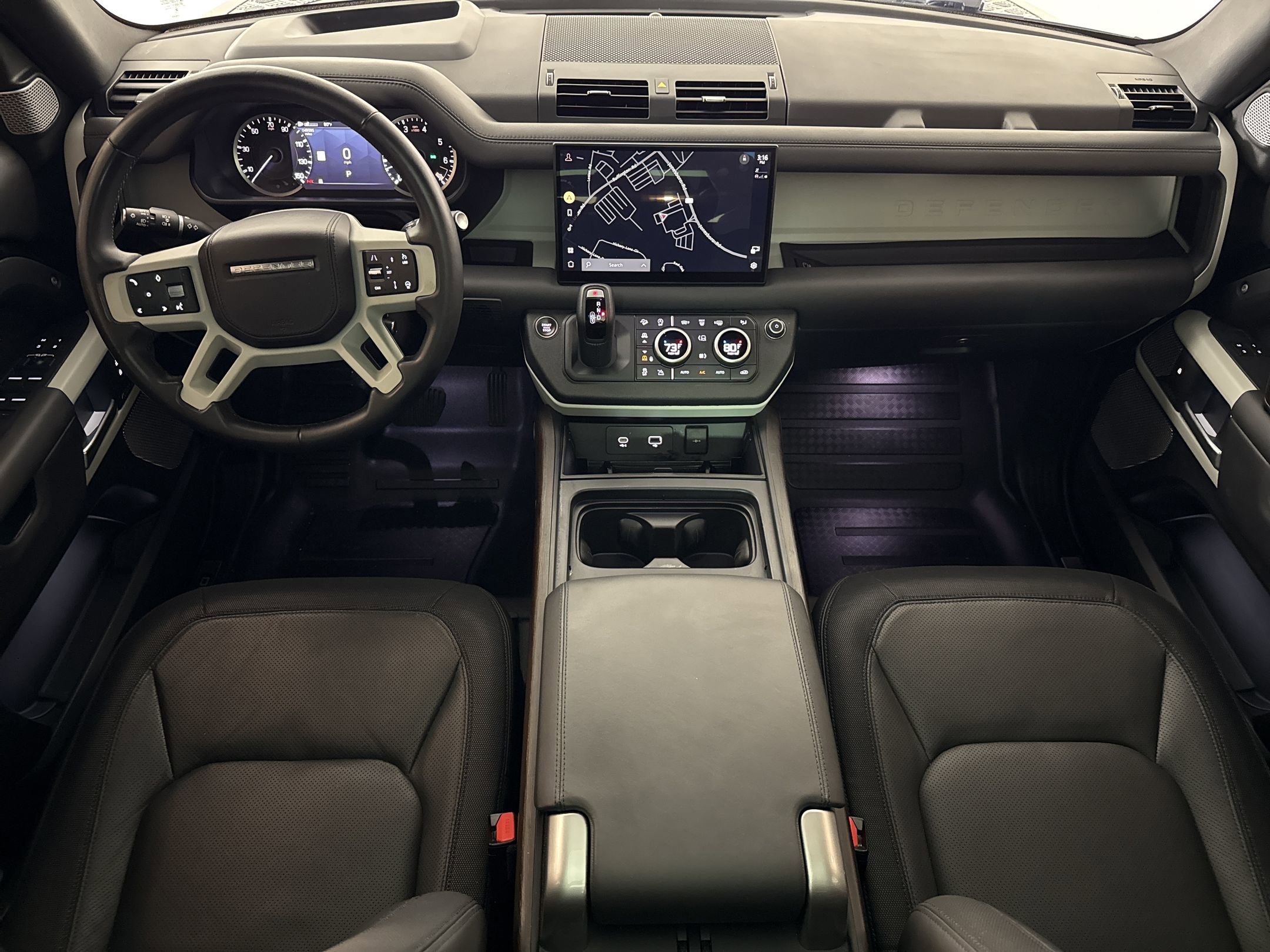 Used 2023 Land Rover Defender 130 X-Dynamic SE image 15