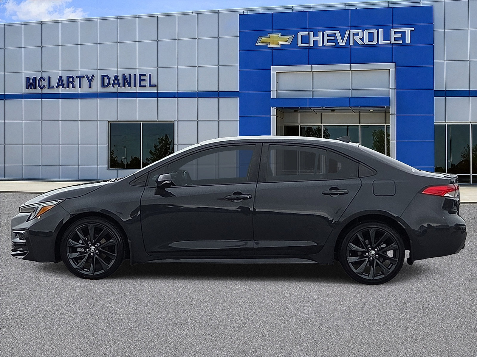 Used 2024 Toyota Corolla SE FWD image 3