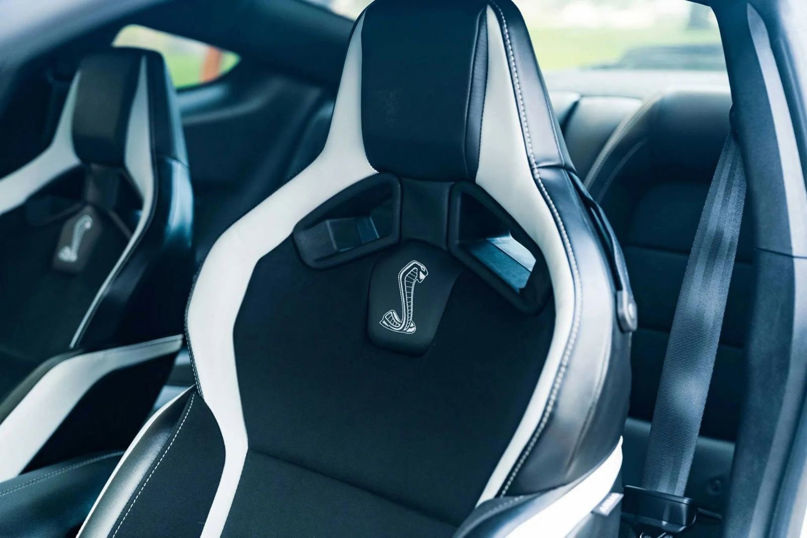 Used 2020 Ford Mustang Shelby GT500 w/ Technology Package image 28