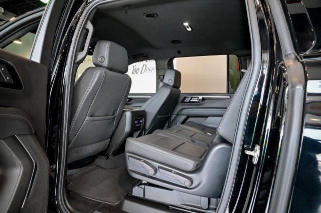 Used 2025 Chevrolet Suburban Z71 AWD/4WD image 19