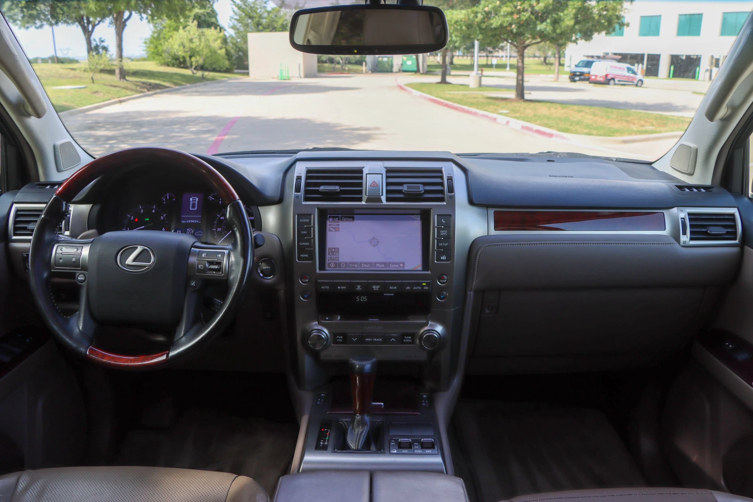 Used 2016 Lexus GX 460 w/ Premium Package AWD/4WD image 28