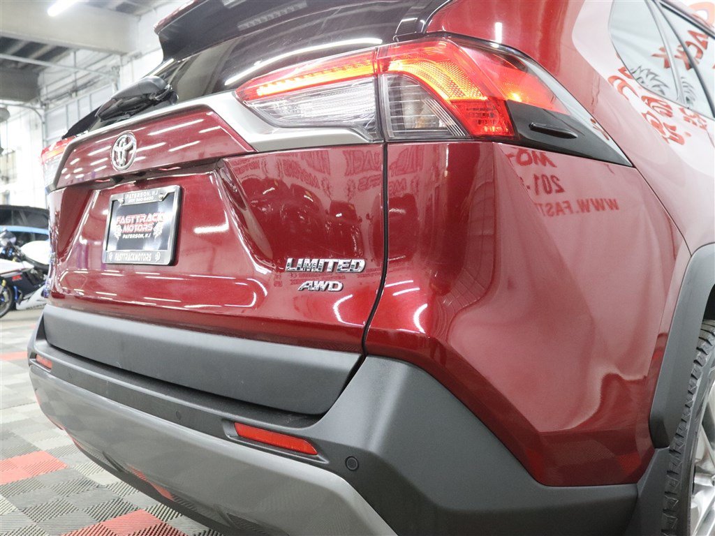 Used 2019 Toyota RAV4 Limited AWD/4WD image 8