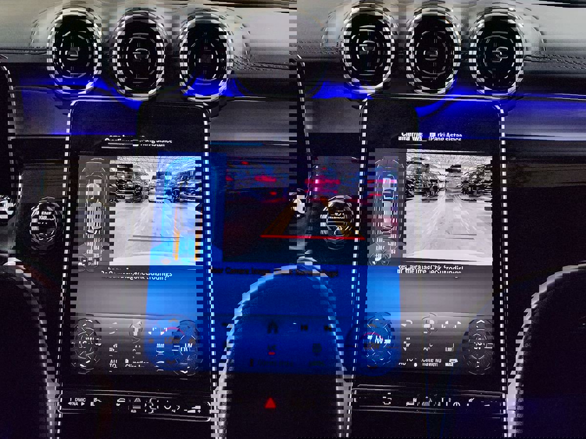 Used 2025 Mercedes-Benz GLC 300 4MATIC image 38