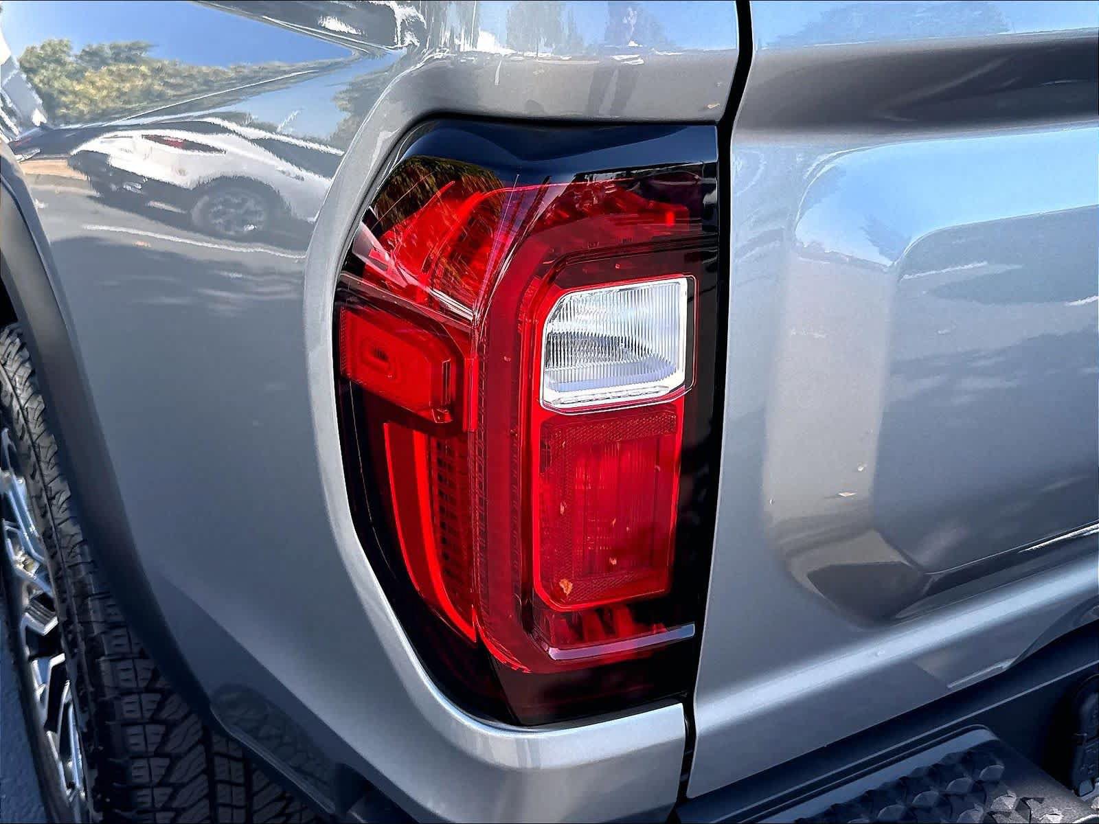 Used 2025 GMC Canyon Denali AWD/4WD image 23