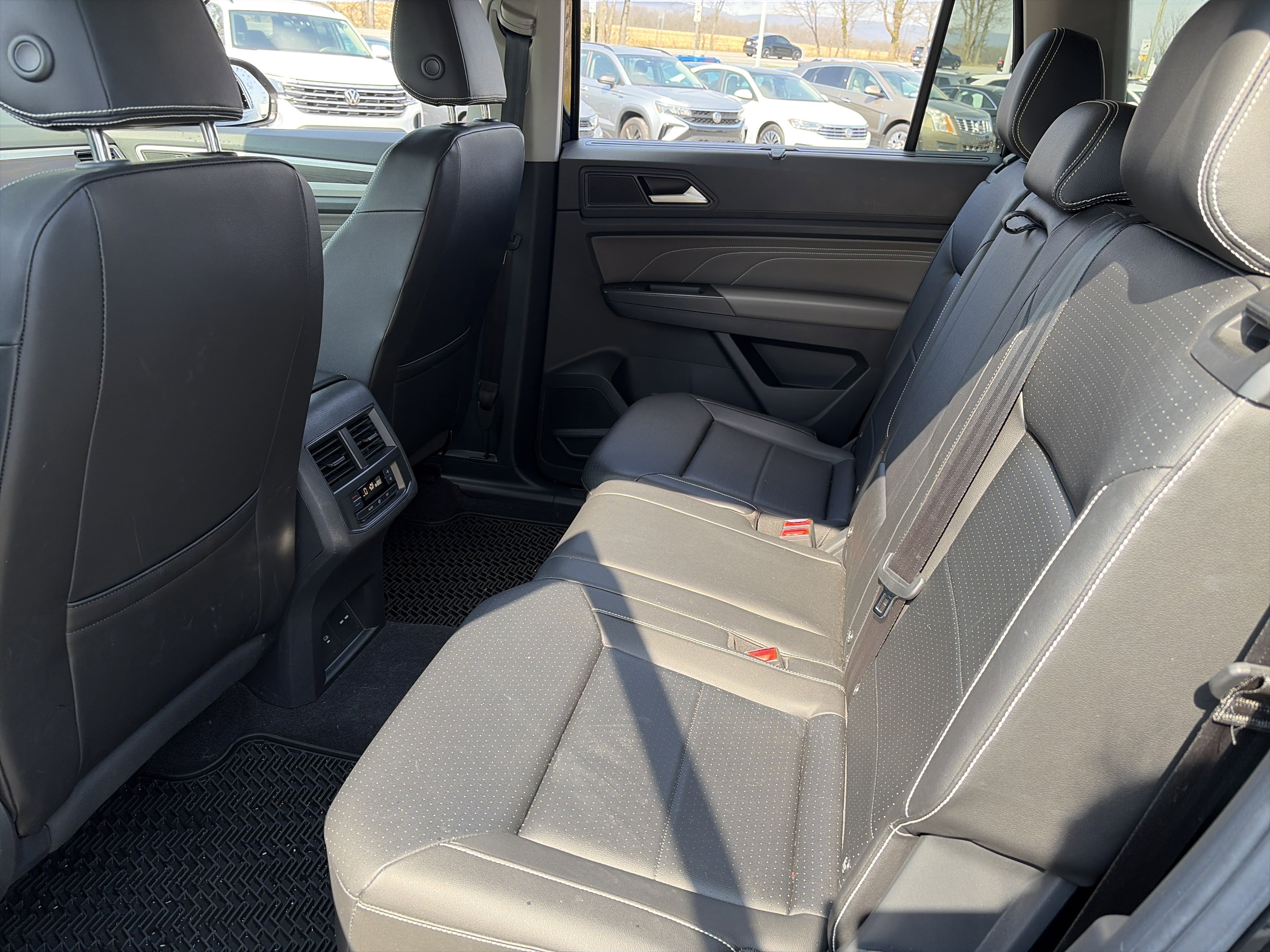 Used 2023 Volkswagen Atlas SE image 25