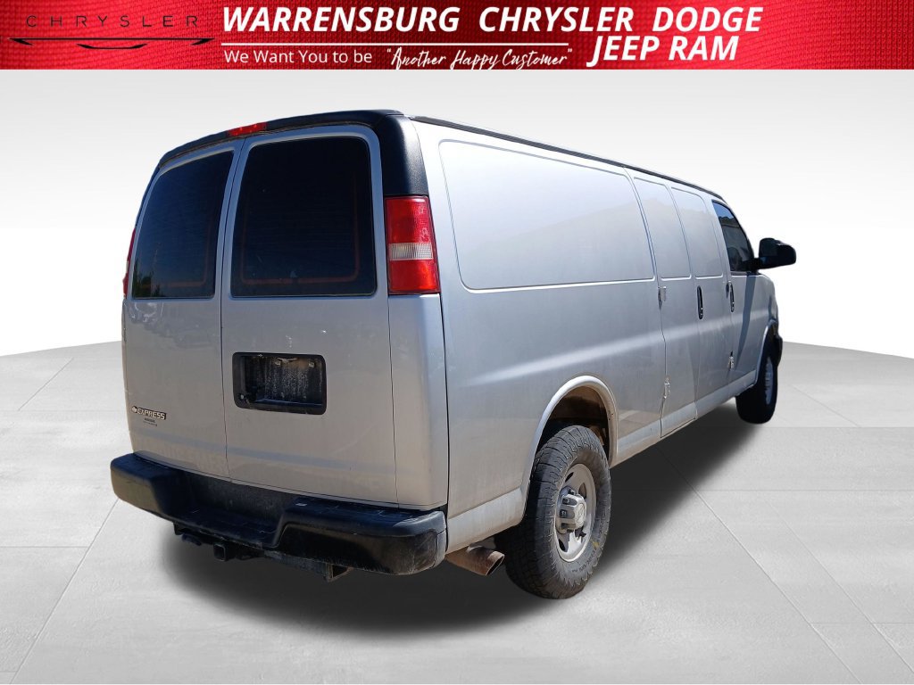 Used 2017 Chevrolet Express 2500 Extended RWD image 3