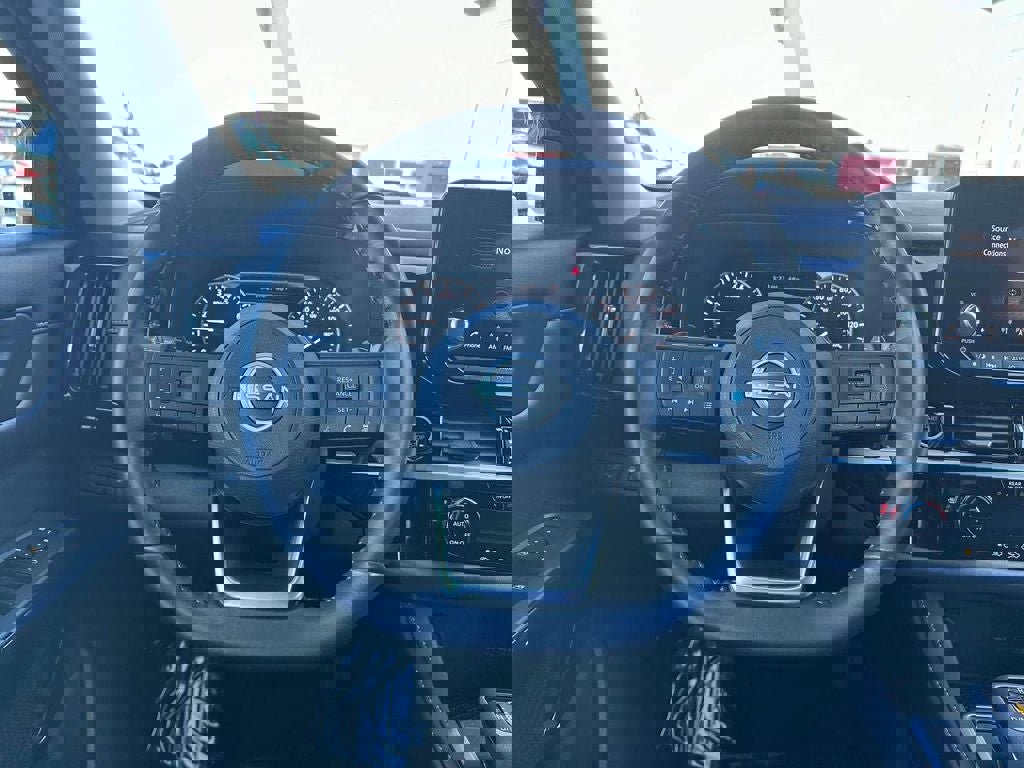 Used 2024 Nissan Pathfinder SV image 15