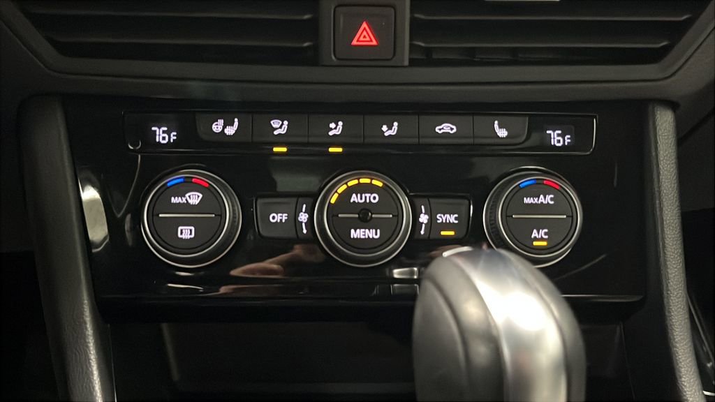 Used 2020 Volkswagen Jetta R-Line w/ R-Line Cold Weather Package FWD image 17