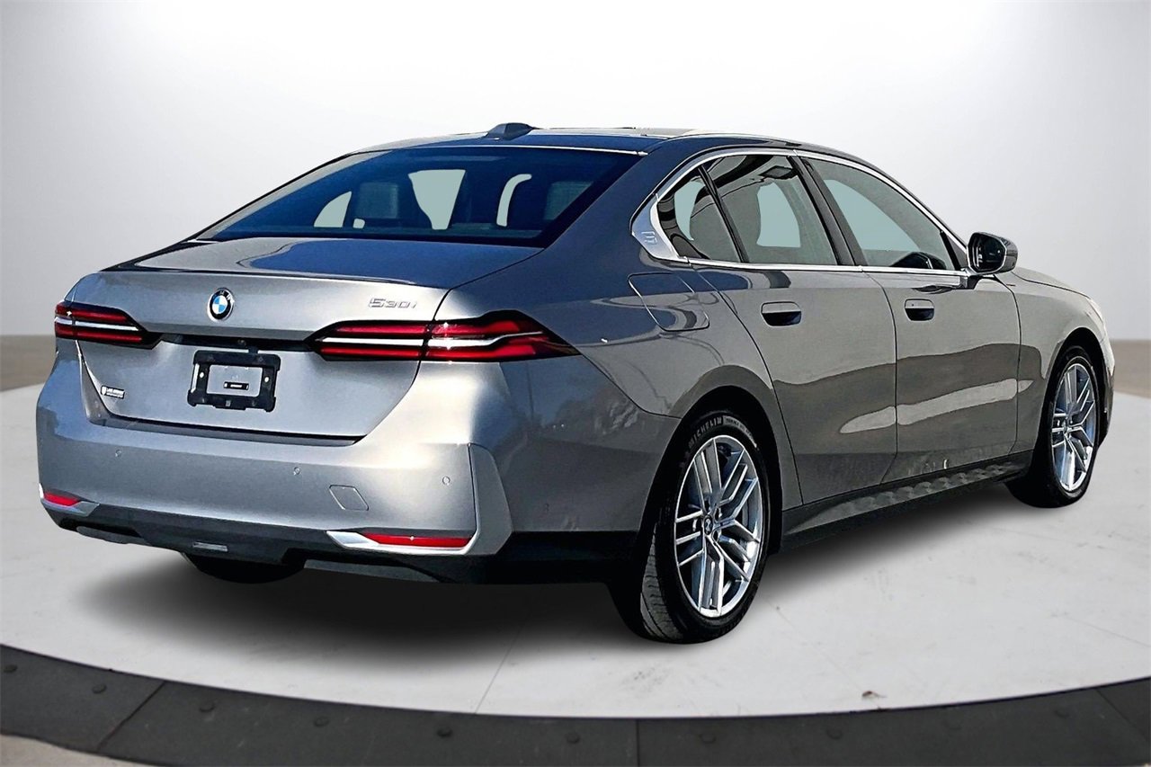 Used 2024 BMW 530i w/ Premium Package image 9