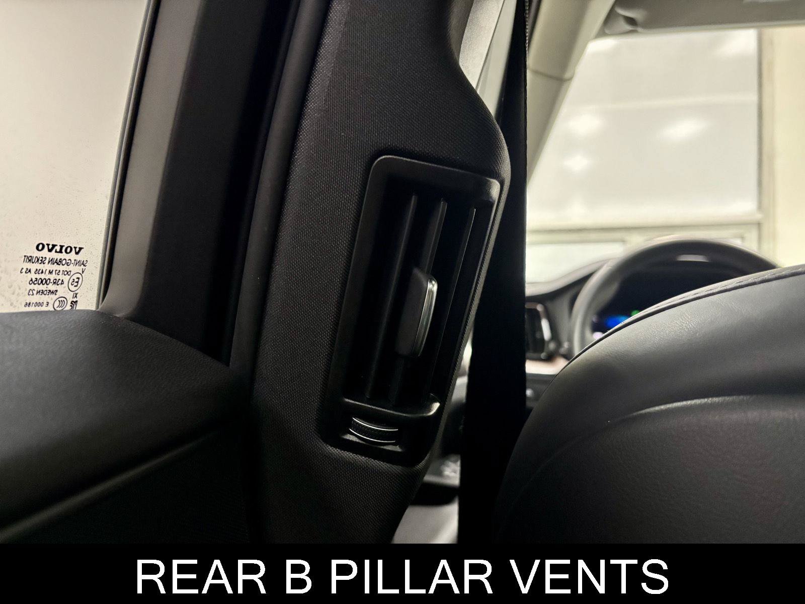Used 2023 Volvo XC60 B5 Ultimate w/ Climate Package FWD image 22