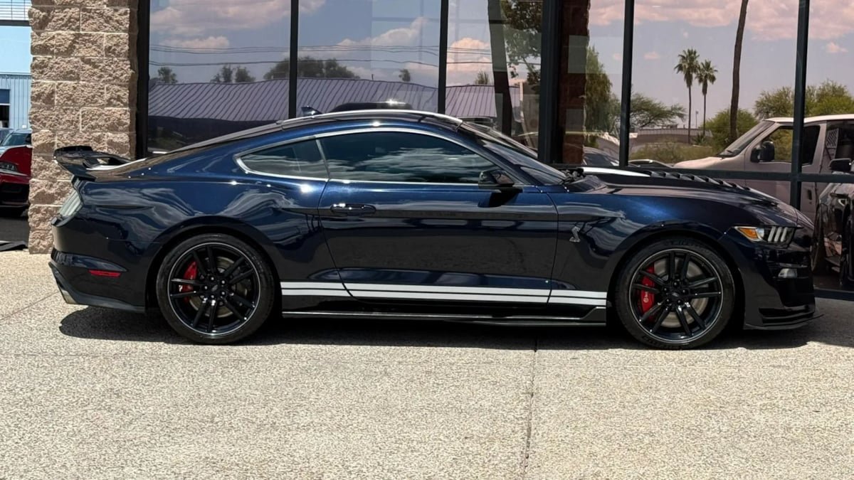 Used 2021 Ford Mustang Shelby GT500 w/ Technology Package RWD image 14