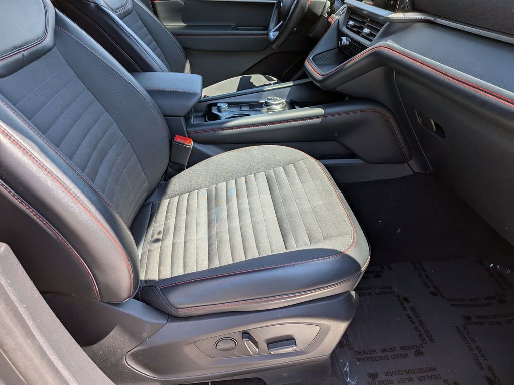 Used 2025 Ford Explorer ST-Line w/ ST-Line Street Pack AWD/4WD image 32