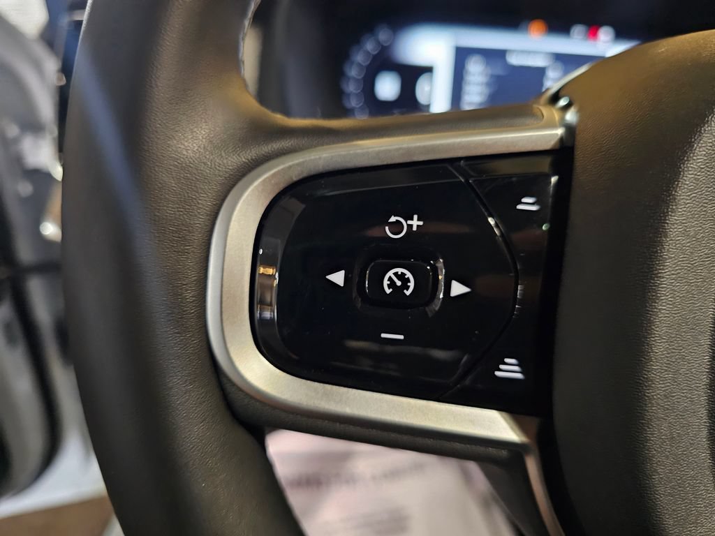 Certified 2025 Volvo XC90 B5 Plus AWD/4WD image 20