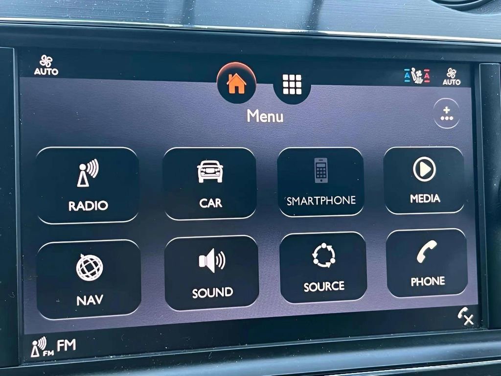 Used 2017 Bentley Bentayga image 19