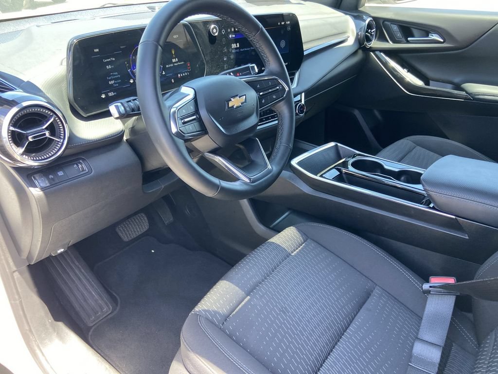 Used 2025 Chevrolet Equinox LT FWD image 6