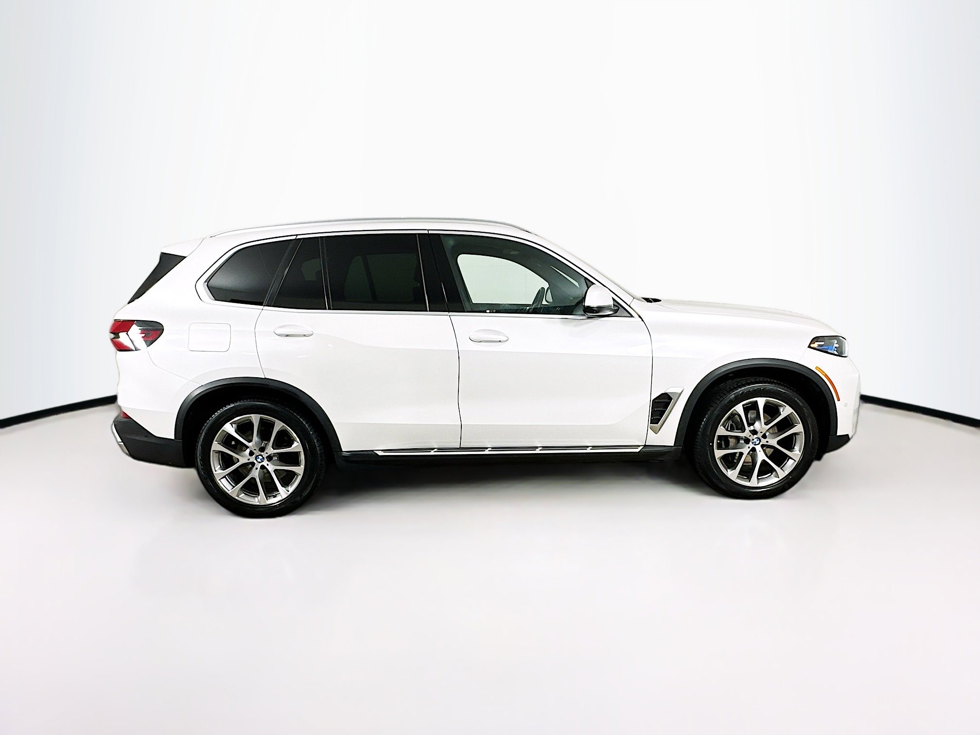 Used 2024 BMW X5 sDrive40i w/ Premium Package image 10