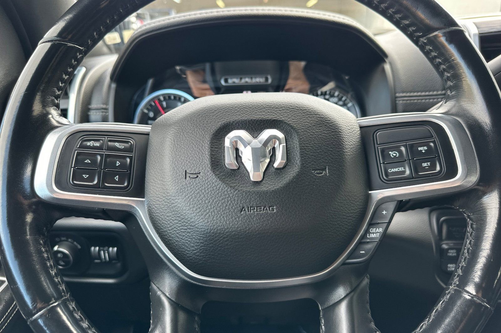 Used 2020 RAM 2500 Laramie w/ Night Edition AWD/4WD image 30