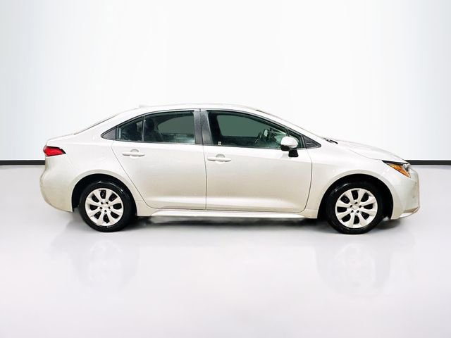 Used 2025 Toyota Corolla LE image 8