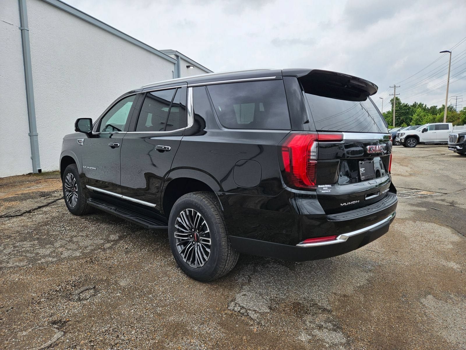 New 2026 GMC Yukon Elevation AWD/4WD image 3