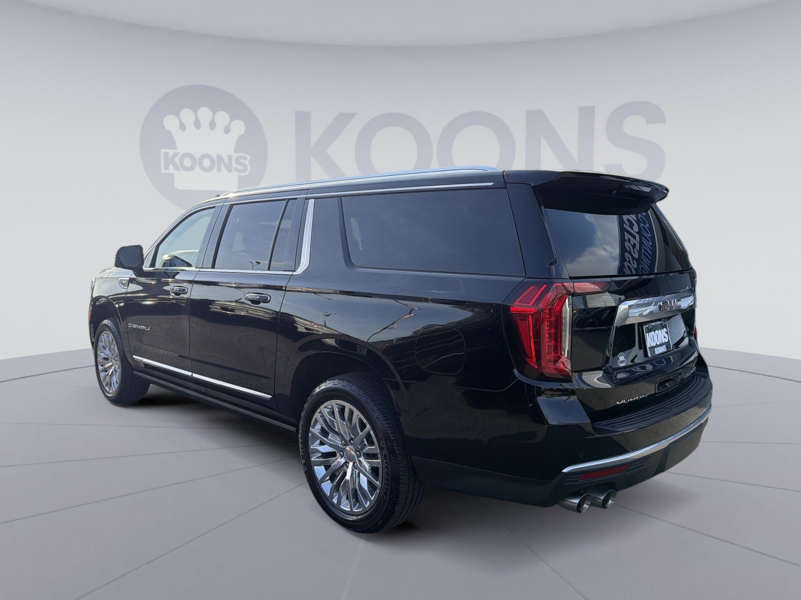 Used 2024 GMC Yukon XL Denali w/ Denali Reserve Package image 4