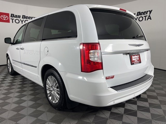 Used 2015 Chrysler Town & Country Touring-L w/ Driver Convenience Group image 24