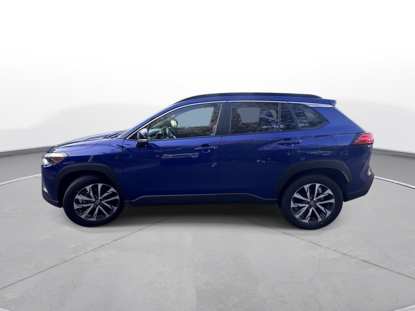 Used 2025 Toyota Corolla Cross XLE AWD/4WD image 9