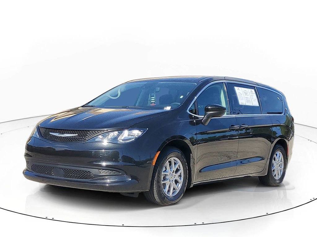 Used 2023 Chrysler Voyager LX FWD image 2