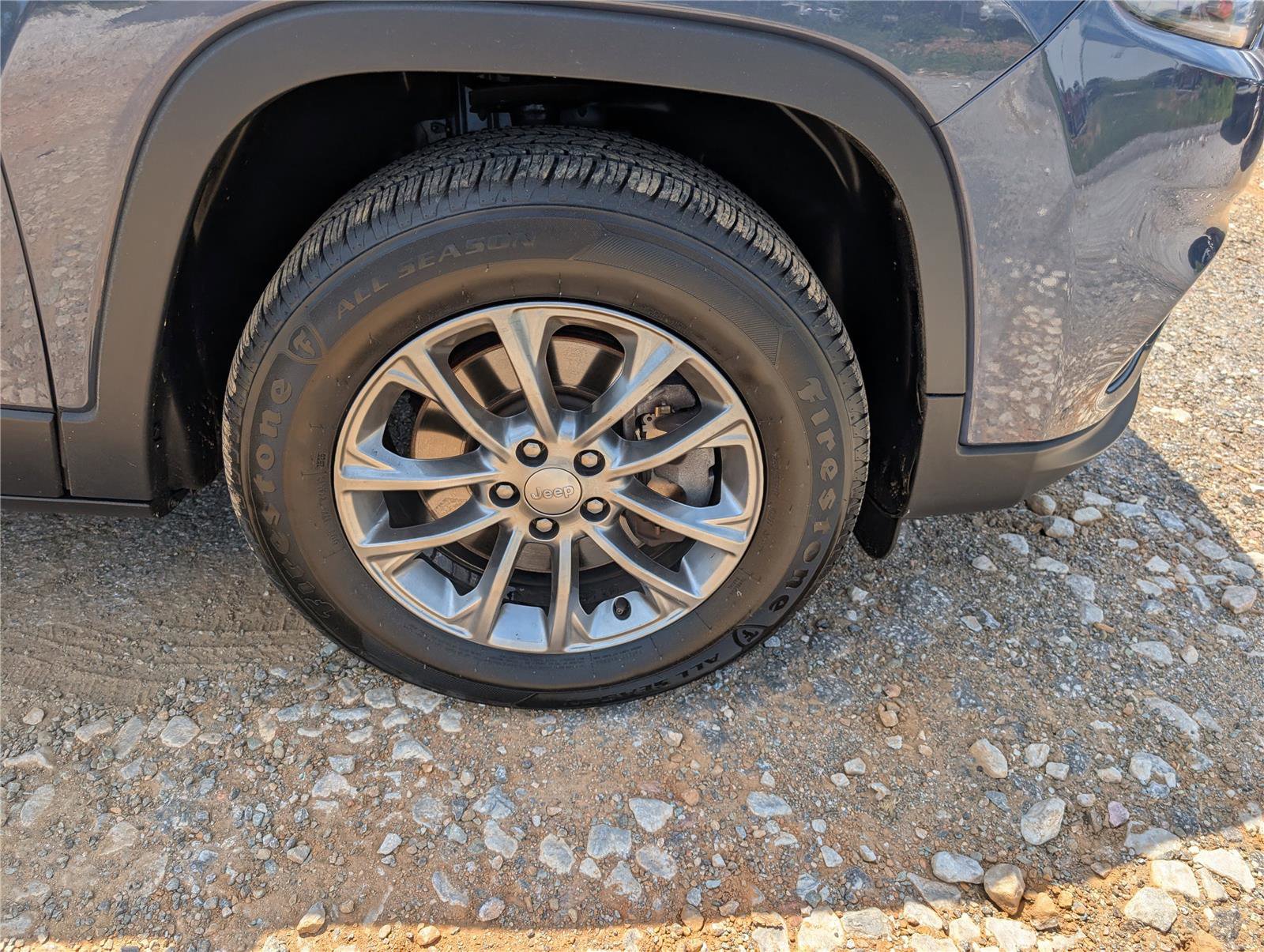 Used 2019 Jeep Cherokee Latitude Plus w/ Comfort/Convenience Group AWD/4WD image 9