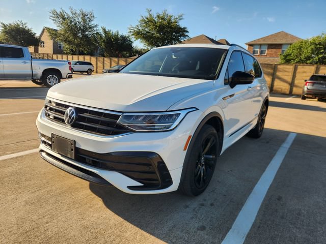 Used 2023 Volkswagen Tiguan SE R-Line FWD image 3