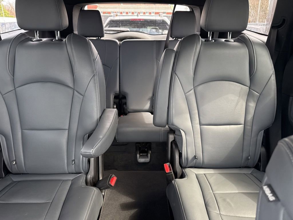 Used 2022 Buick Enclave Essence w/ Sport Touring Edition image 15