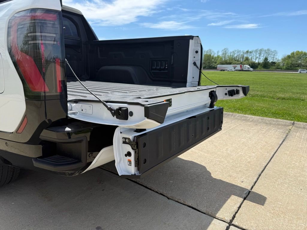 Used 2025 GMC Sierra EV Denali image 10