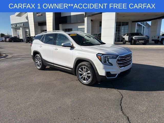 Used 2024 GMC Terrain SLT w/ Infotainment Package II image 2