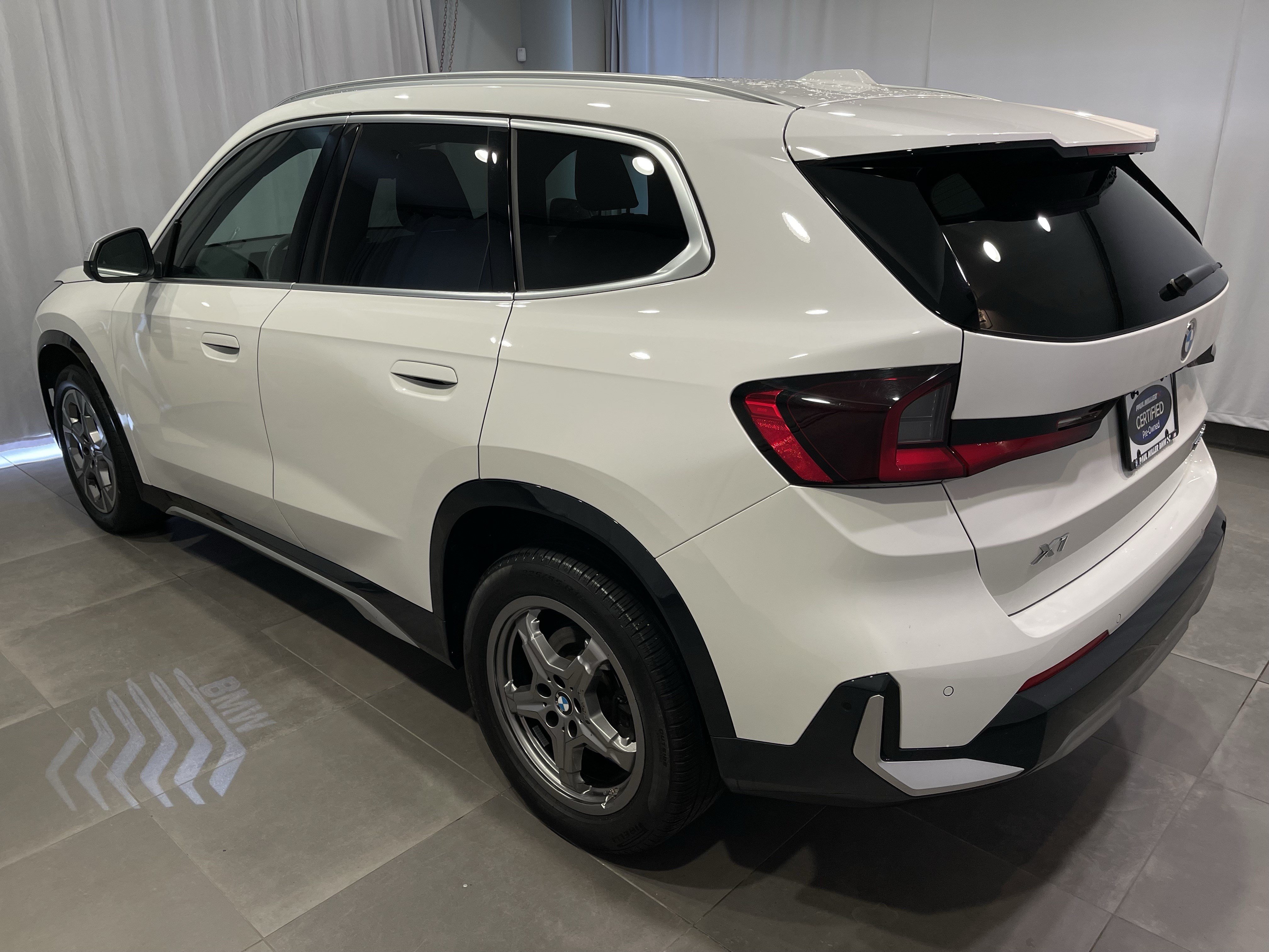 Used 2023 BMW X1 xDrive28i w/ Convenience Package AWD/4WD image 4