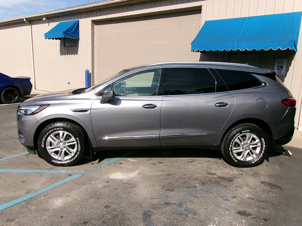 Used 2021 Buick Enclave Essence AWD/4WD image 3