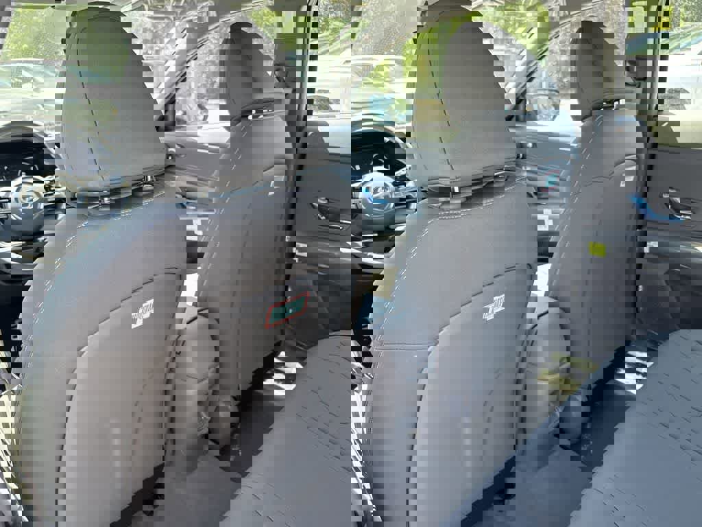 New 2025 Hyundai Elantra SEL image 18